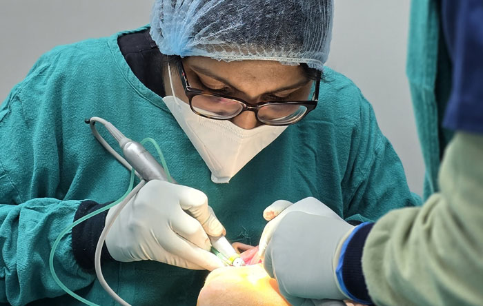 Implantologist in Delhi